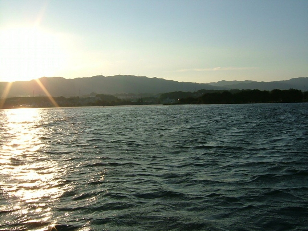 biwabass_haikei8740.jpg